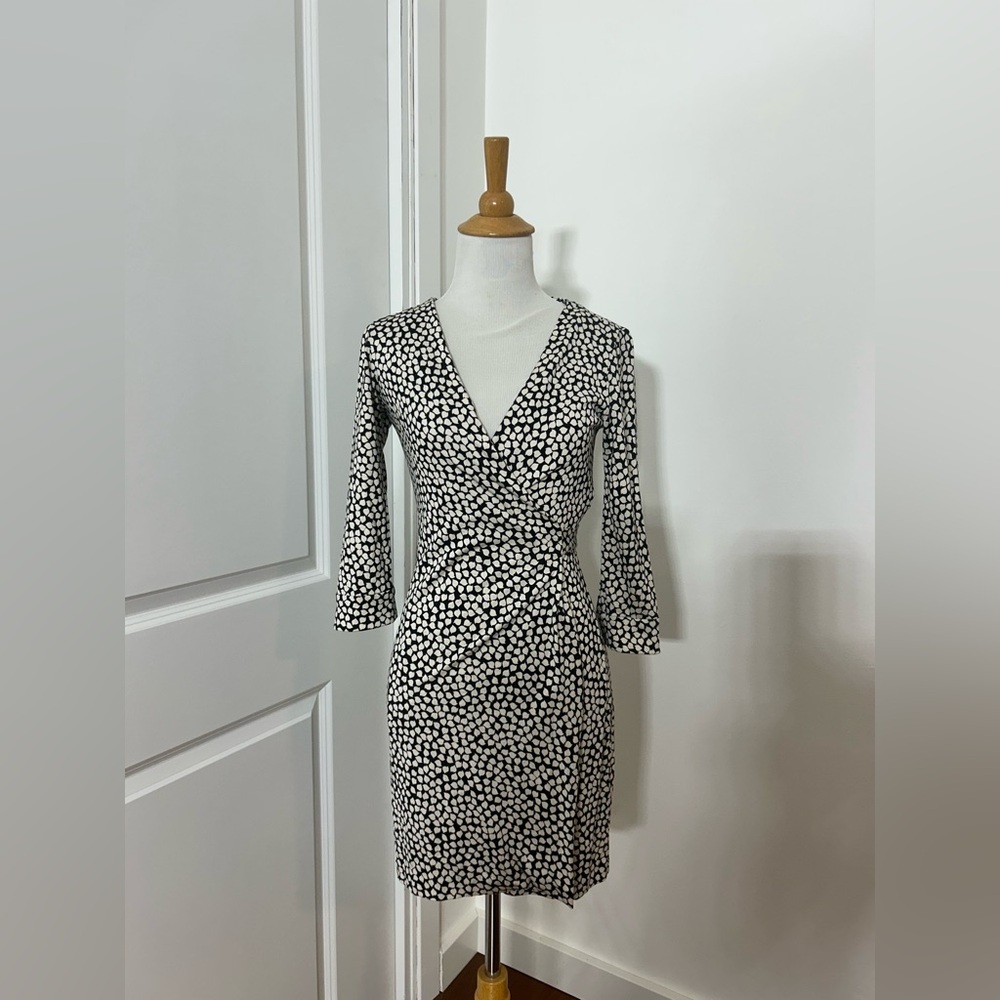 Diane Von Furstenberg 100% Silk Wrap Dress Size 0